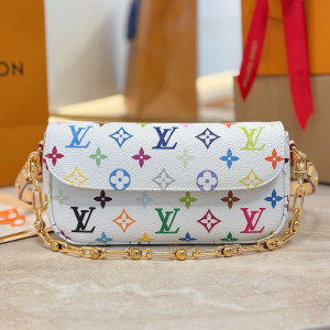 LV 체인 지갑 아이비