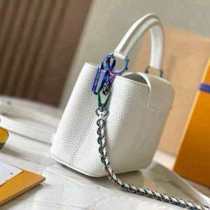 화이트 버클 핸드백